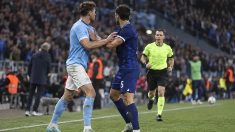 Editorial illustration of two footballers arguing near the touchline during stoppage time